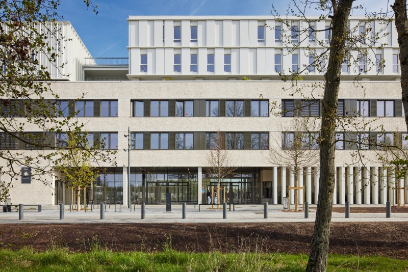 B2A 014 - Lycée international 4b7a4240