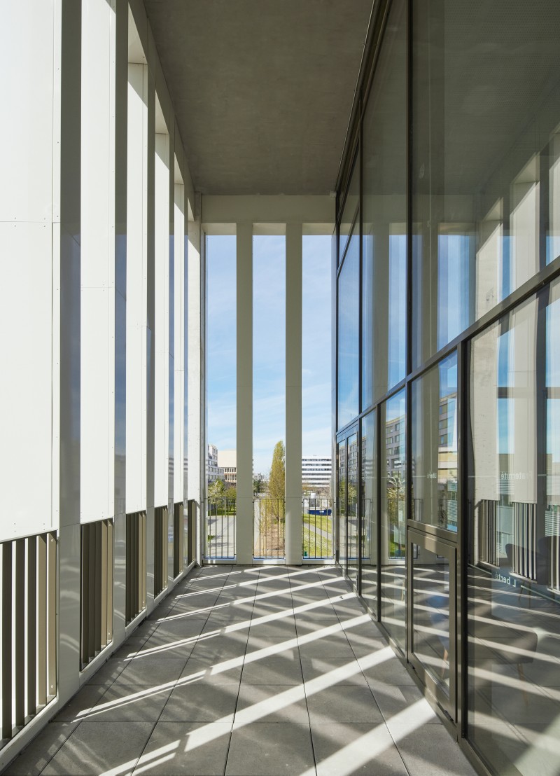 B2A 014 - Lycée international 4b7a4363r